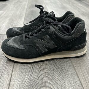 Black New Balance 574